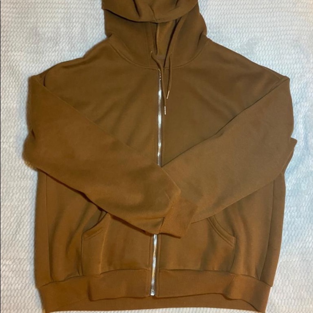 Brown zip up sweater 🤎